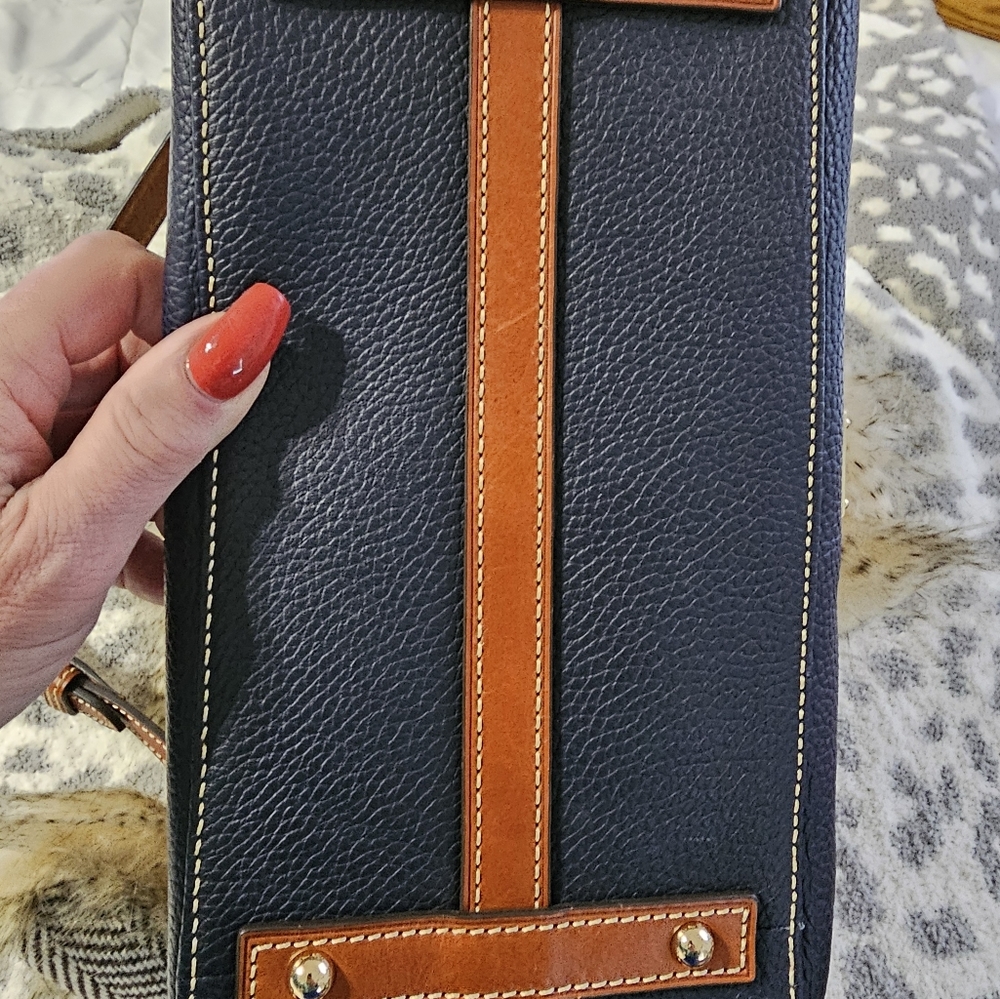 2 piece Dooney and Burke navy shoulder bag and kiss lock card holder. - Picture 4 of 10
